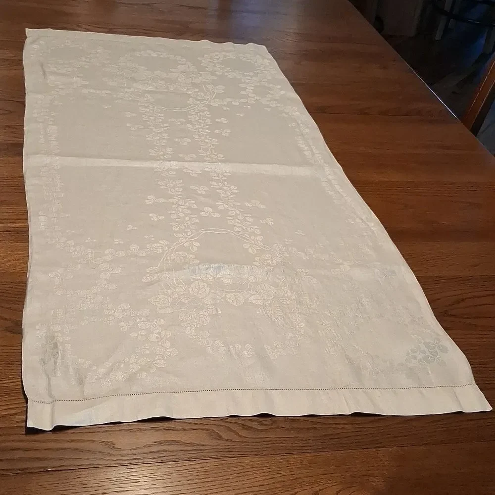 Elegant vintage white damask design‎ Table Runner. 21.5